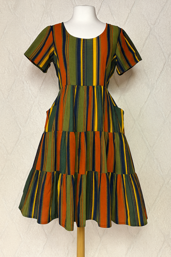 Petite robe multicolore avec poches