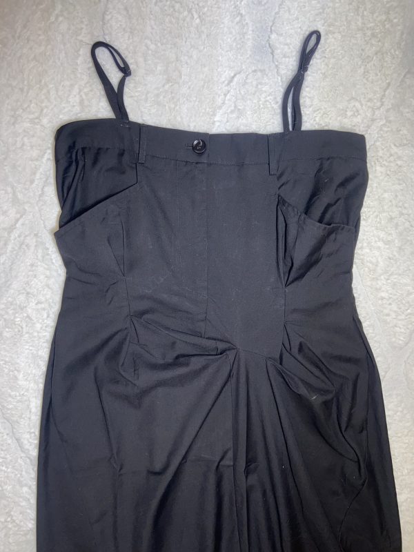 Petite robe noire asymétrique – Image 3