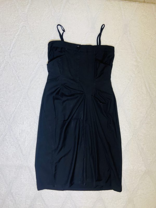 Petite robe noire asymétrique – Image 4