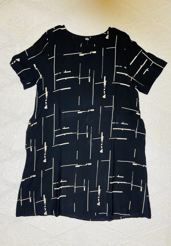Petite robe noire à motif – Image 2