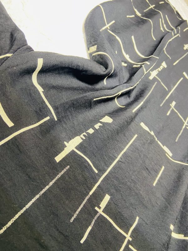 Petite robe noire à motif – Image 3