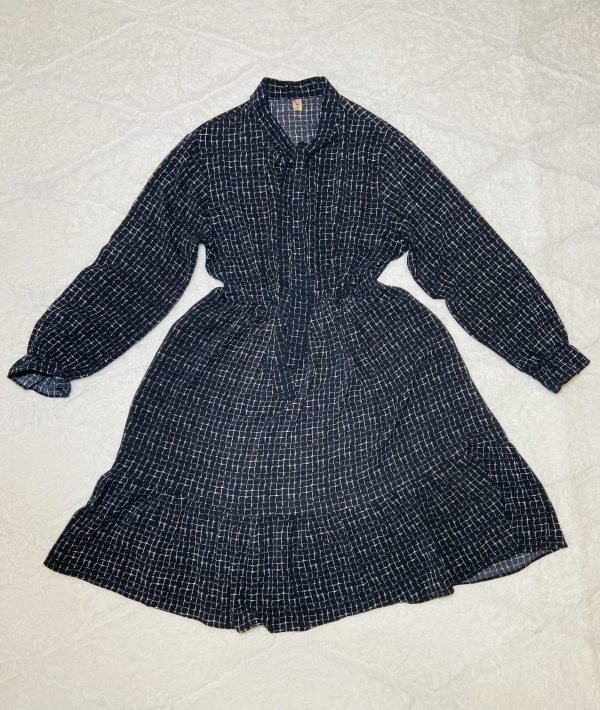 Petite robe noire et blanche – Image 4