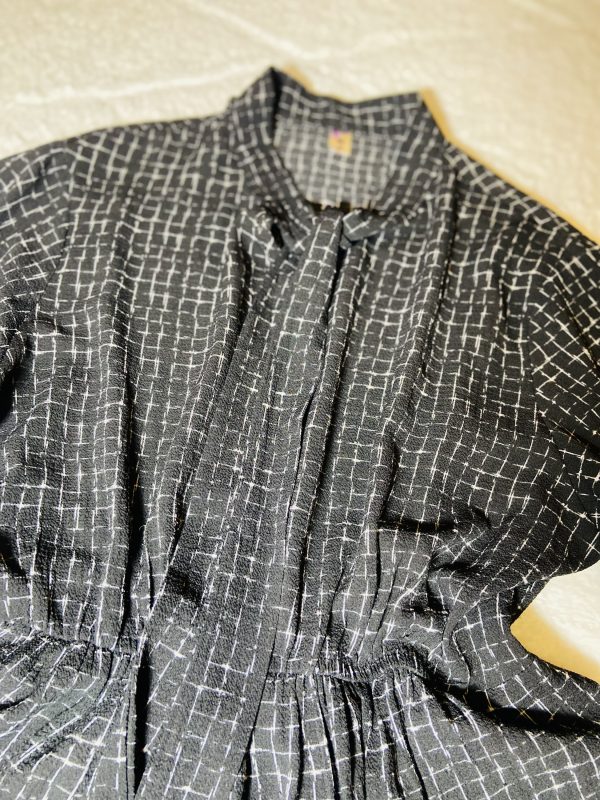 Petite robe noire et blanche – Image 2