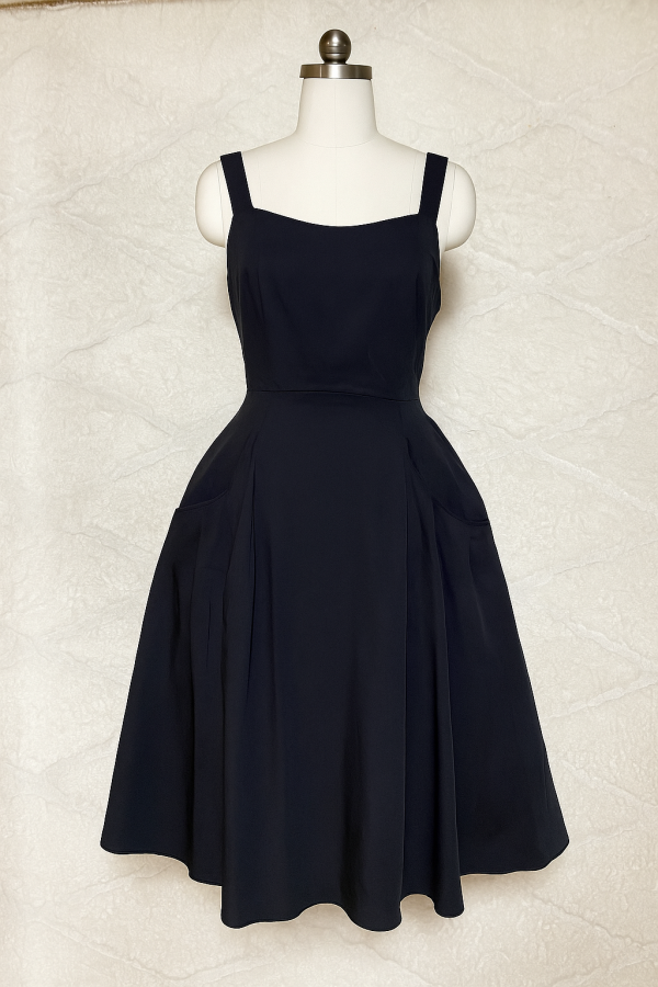 Petite robe noire à bretelles
