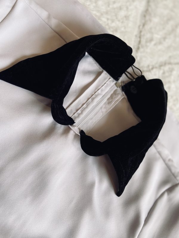 Petite robe blanche col en daim – Image 4