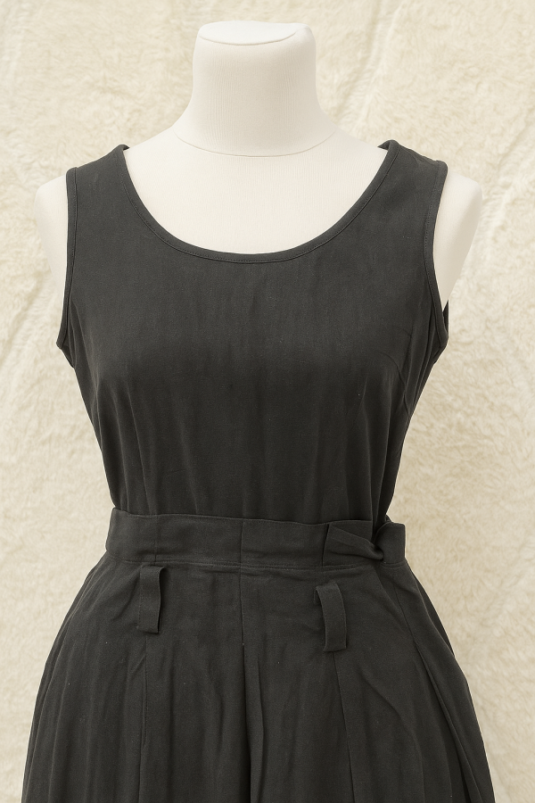Robe noire lourde