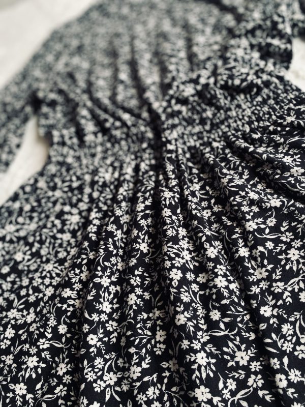 Petite robe noire élastique – Image 3