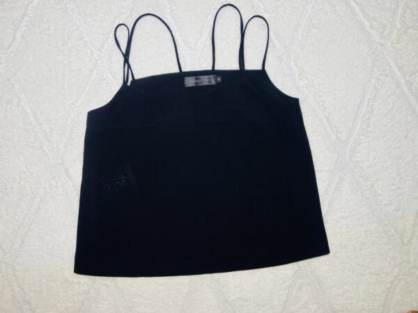 Petit haut noire à bretelles – Image 3