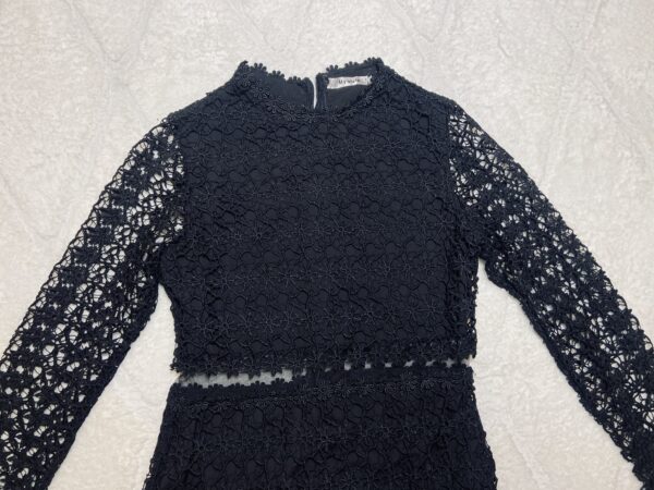 Robe noire en dentelle 1 – Image 3