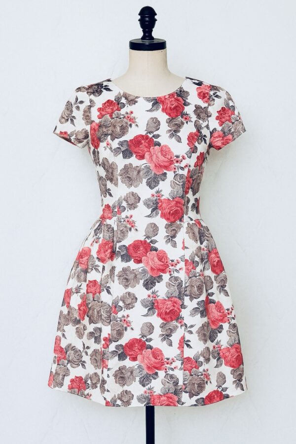 Petite robe blanche fleurie 1