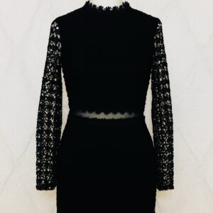 Robe noire en dentelle 1
