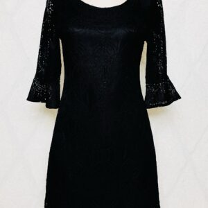Robe noire en dentelle 4