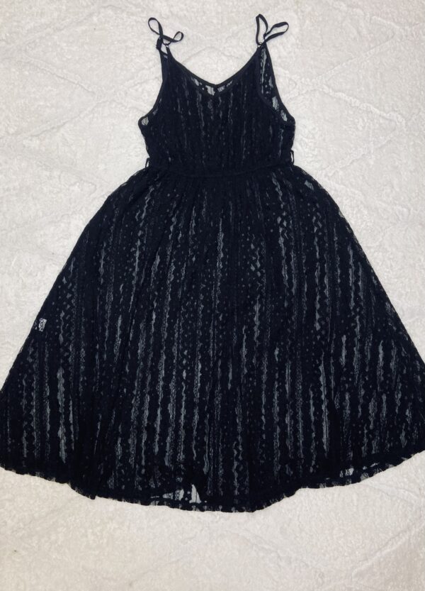 Robe noire en dentelle 2 – Image 2
