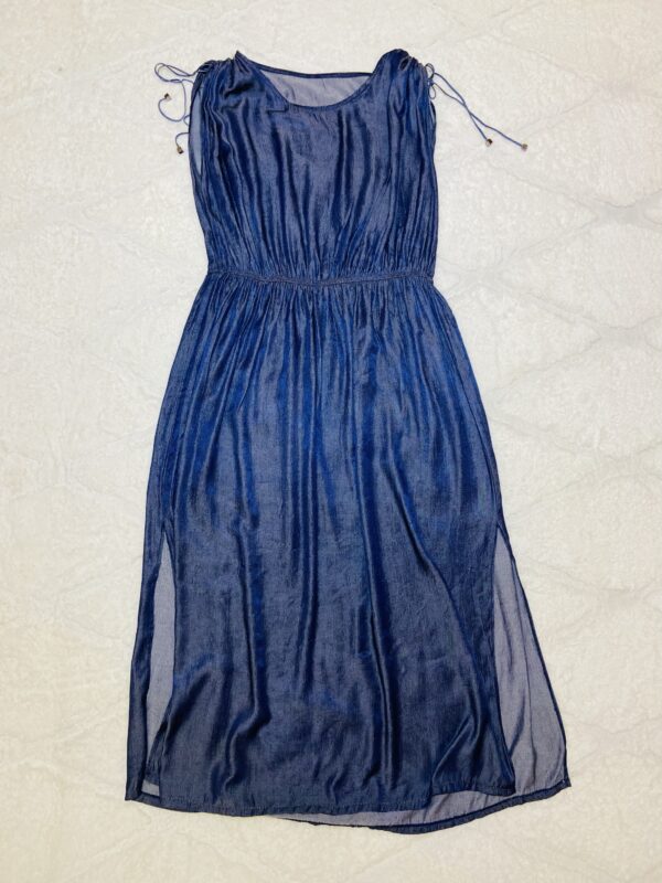 Robe bleue avec fente – Image 2