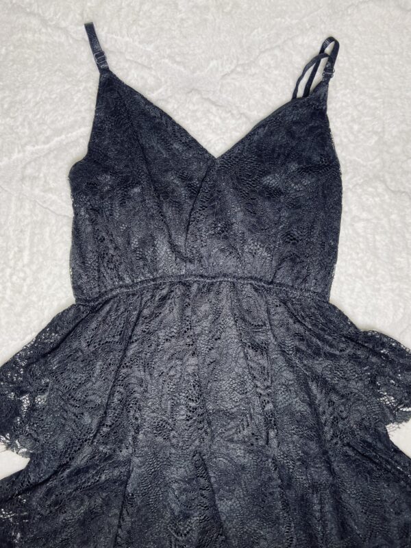 Robe noire en dentelle 3 – Image 3
