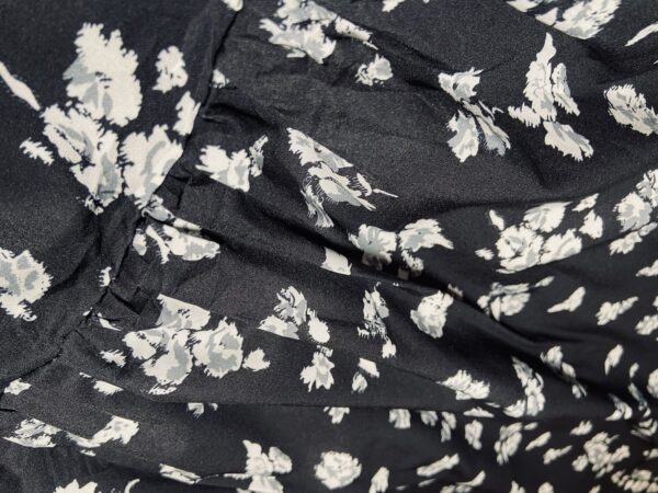 Robe noire fleurs blanches – Image 4