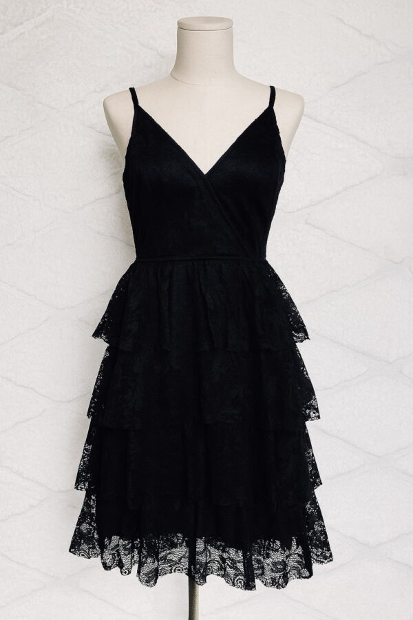 Robe noire en dentelle 3