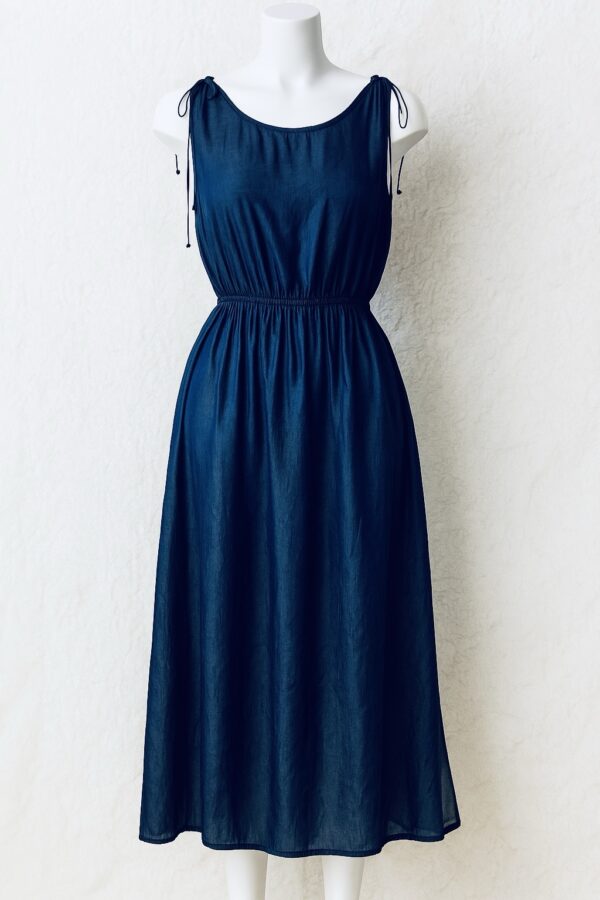 Robe bleue avec fente