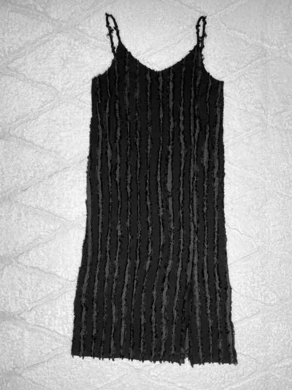 Robe noire rayée – Image 2