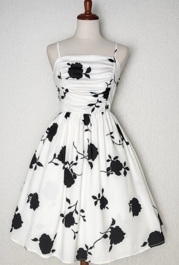 Robe fleurie noire et blanche
