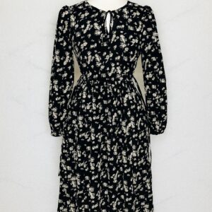 Robe noire ajustable