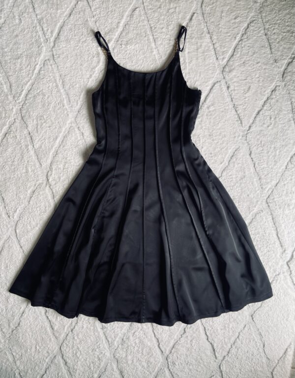 Robe noire satin – Image 3