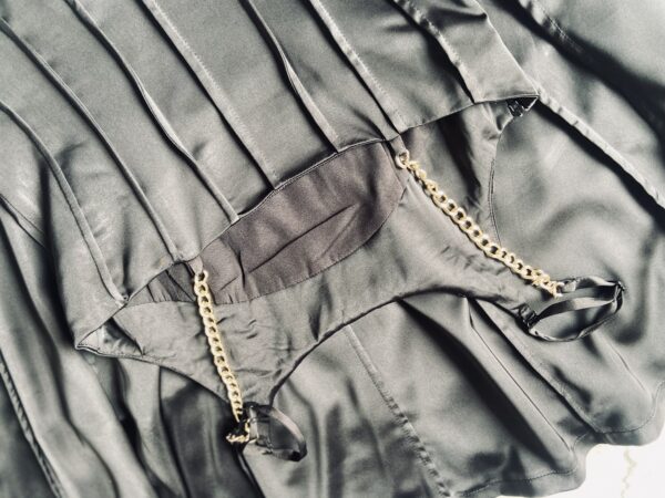 Robe noire satin – Image 4