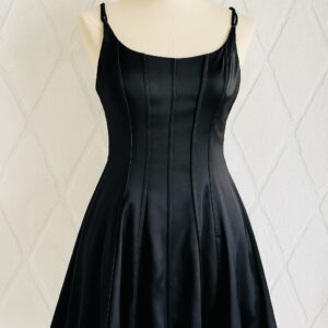 Robe noire satin