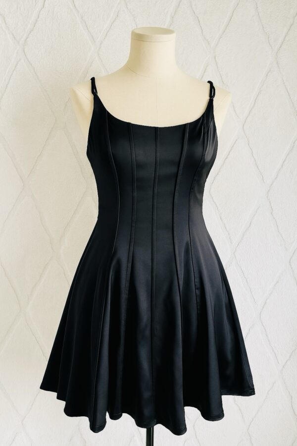 Robe noire satin