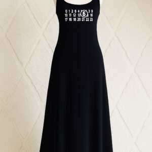 Robe noire sans manches