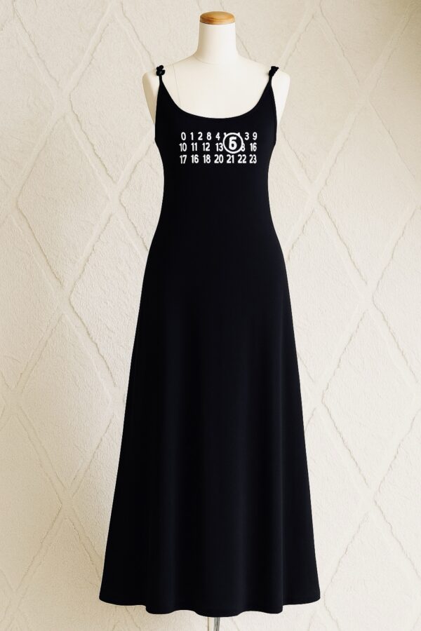 Robe noire sans manches