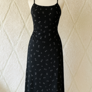 Robe bleue marine fleurie